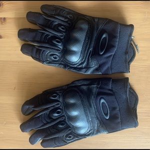 Brand new Oakley tactical gloves
